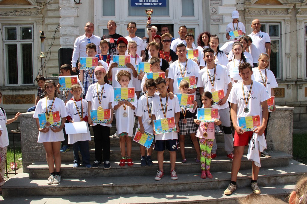 Cros, desene pe asfalt și premii de Ziua Copilului