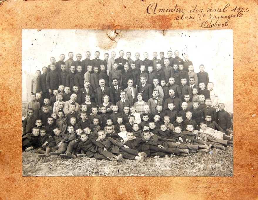 Memento: Şcoala gimnazială din Odobeşti acum 90 de ani