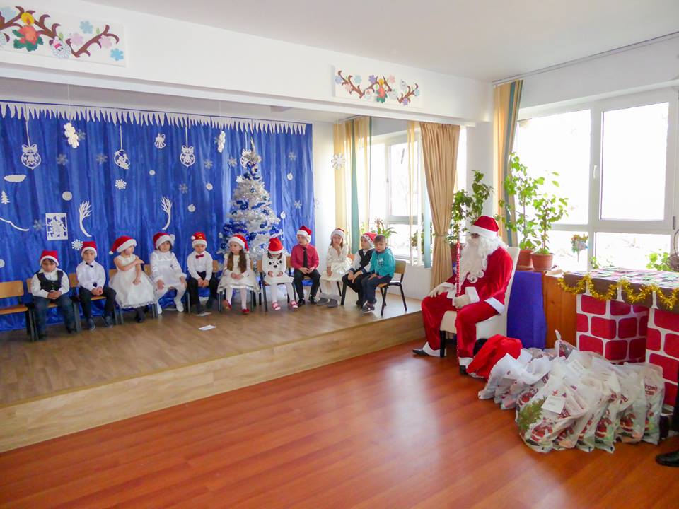Pachete cu fructe si dulciuri pentru copii